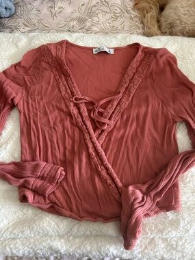 Hollister Dusty Rose Lace-Up V-Neck Long Sleeve Top